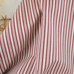 Tissu demi natté coton rayures fines bordeaux et lin