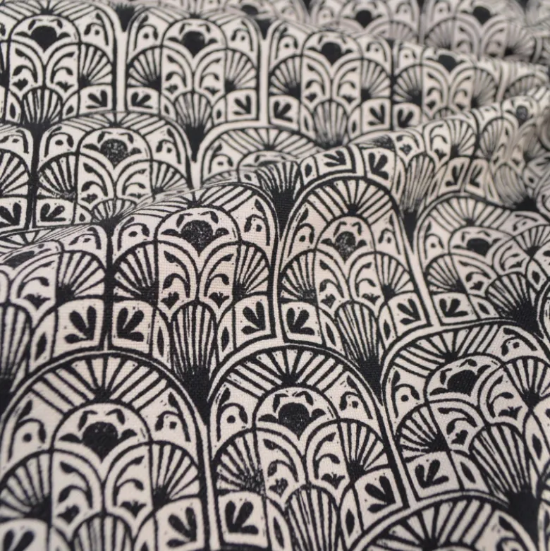 Tissu demi-natté motif art déco noir fond Blanc