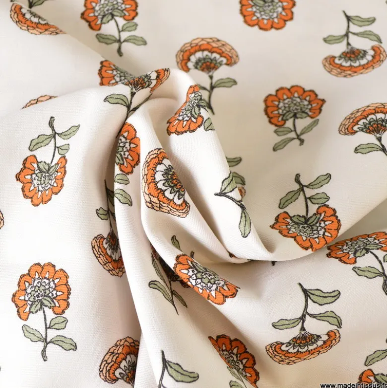 Tissu demi-natté motif fleurs orange fond écru