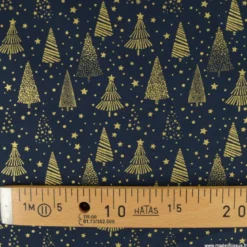 Tissu de Noël motif foret de sapins et étoiles or fond bleu marine - OEKO TEX