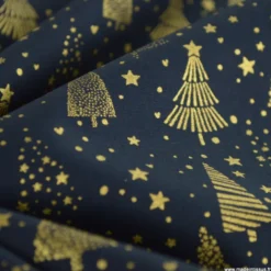 Tissu de Noël motif foret de sapins et étoiles or fond bleu marine - OEKO TEX