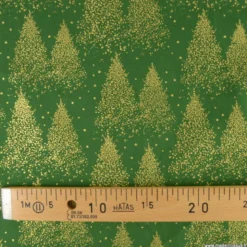 Tissu de Noël motif foret de sapins or fond vert - OEKO TEX