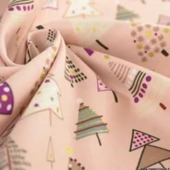 Tissu de Noël motif sapins de noël fantaisies fond rose - OEKO TEX