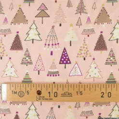 Tissu de Noël motif sapins de noël fantaisies fond rose - OEKO TEX