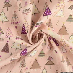 Tissu de Noël motif sapins de noël fantaisies fond rose - OEKO TEX