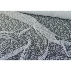 Tissu Dentelle fine blanc pour robe de mariée .