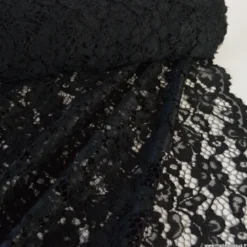 Tissu Dentelle guipure festonnée Noir - Donatella