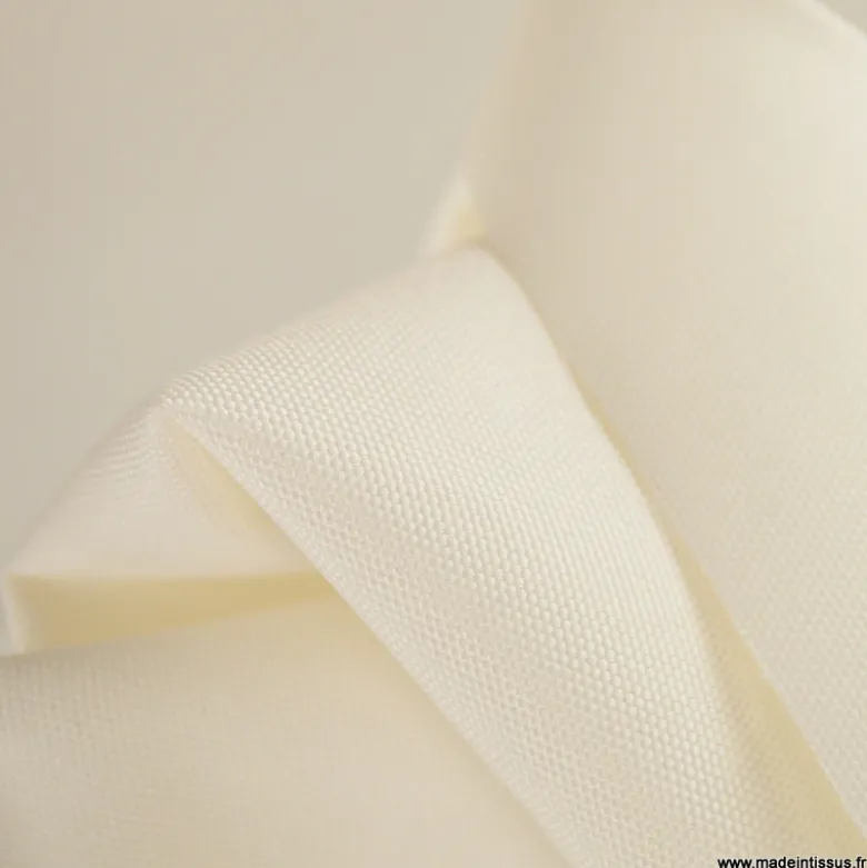Tissu d'extérieur imperméable blanc cassé pour protection pluie et soleil
