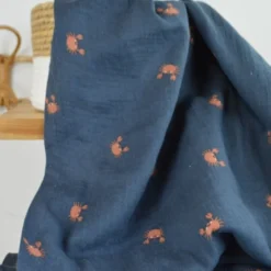 Tissu Double gaze coton motif crabes fond bleu marine - OEKO TEX