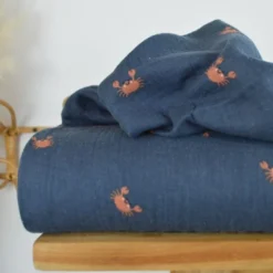 Tissu Double gaze coton motif crabes fond bleu marine - OEKO TEX