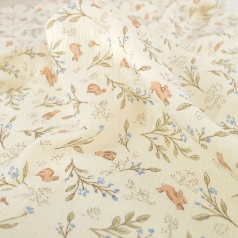 Tissu double gaze de coton Ariella lapins & feuillage fond écru