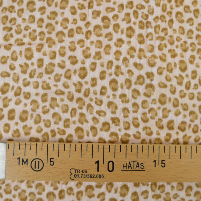 Tissu double gaze de coton Balzac motif Léopard fond beige rosé
