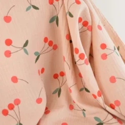 Tissu double gaze de coton Clafoutis motif cerises fond skin