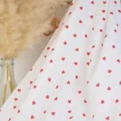 Tissu double gaze de coton cœurs rouges – fond blanc – Amory – Oeko-Tex