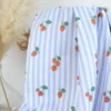 Tissu double gaze de coton Gariguette motif fraises et rayures bleues