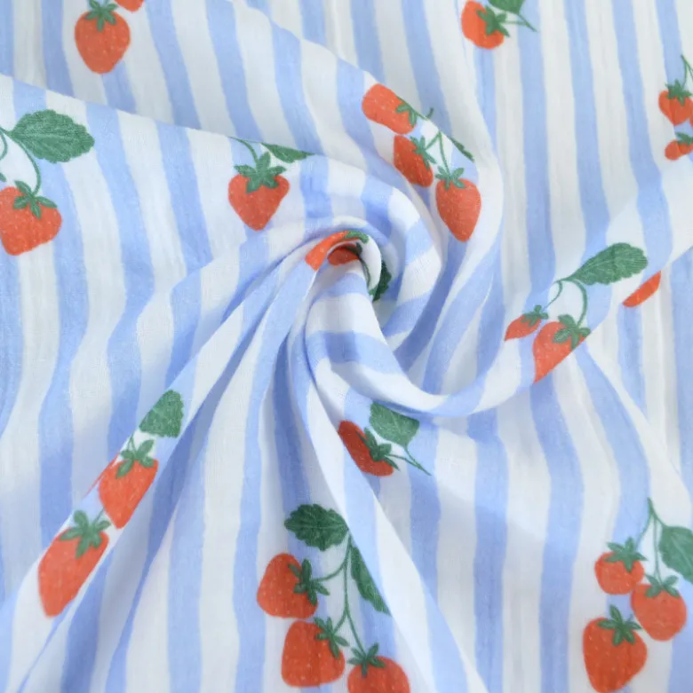 Tissu double gaze de coton Gariguette motif fraises et rayures bleues