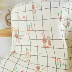 Tissu double gaze de coton Ilyes motif lapins et carreaux