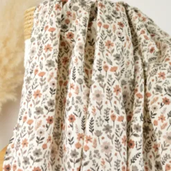 Tissu double gaze de coton Maddy fleurs camel fond écru