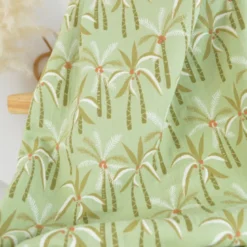 Tissu double gaze de coton Paloum motif palmiers fond amande