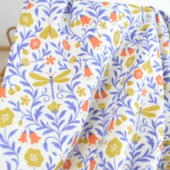 Tissu double gaze de coton Scarabée motif feuillage, papillons et scarabée