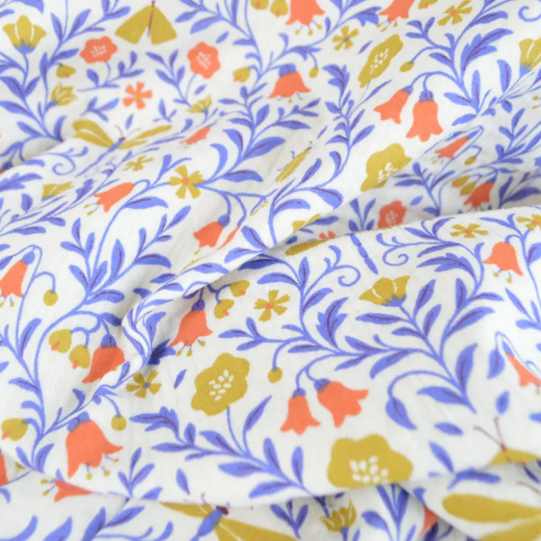 Tissu double gaze de coton Scarabée motif feuillage, papillons et scarabée