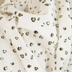 Tissu double gaze Maureen imprimé léopard doré – fond blanc cassé