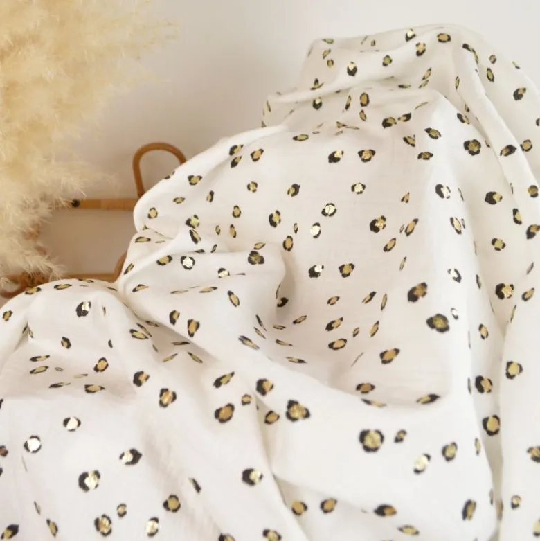 Tissu double gaze Maureen imprimé léopard doré – fond blanc cassé