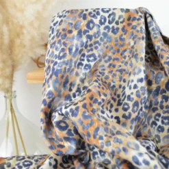 Tissu double gaze motif léopard Sable et bleu marine