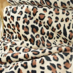 Tissu doudou motif léopard fond écru - OEKO TEX