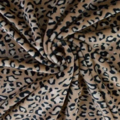 Tissu doudou ultra doux imprimé léopard sur fond crème