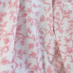 Tissu Elisabeth en coton motif fleurs rouges fond blanc - OEKO TEX