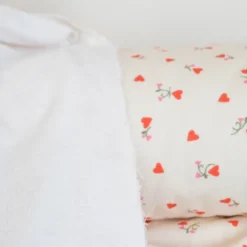 Tissu Eponge de coton monoface Ilove motif coeurs fond écru