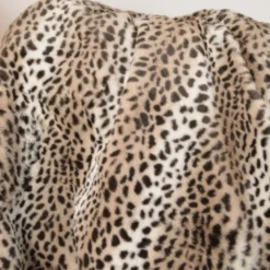 Tissu fausse fourrure rabbit Guepard noir fond Galet