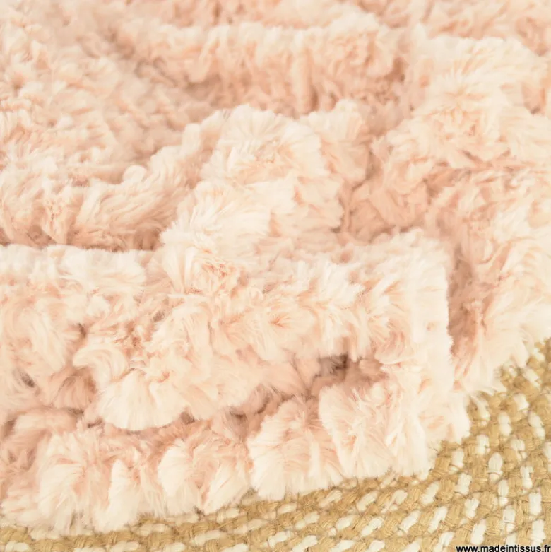 Tissu fausse fourrure rose poudré