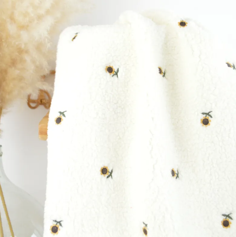 Tissu Fausse Fourrure Sherpa brodée tournesols - Ecru