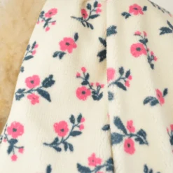 Tissu Fausse Fourrure Sherpa Alina motif fleurs roses fond ecru - OEKO TEX