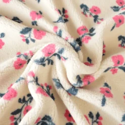 Tissu Fausse Fourrure Sherpa Alina motif fleurs roses fond ecru - OEKO TEX