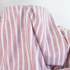 Tissu fluide polyester aspect Lin à rayures Vieux rose