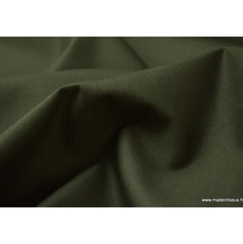 Tissu Gabardine enduite étanche kaki foncé.