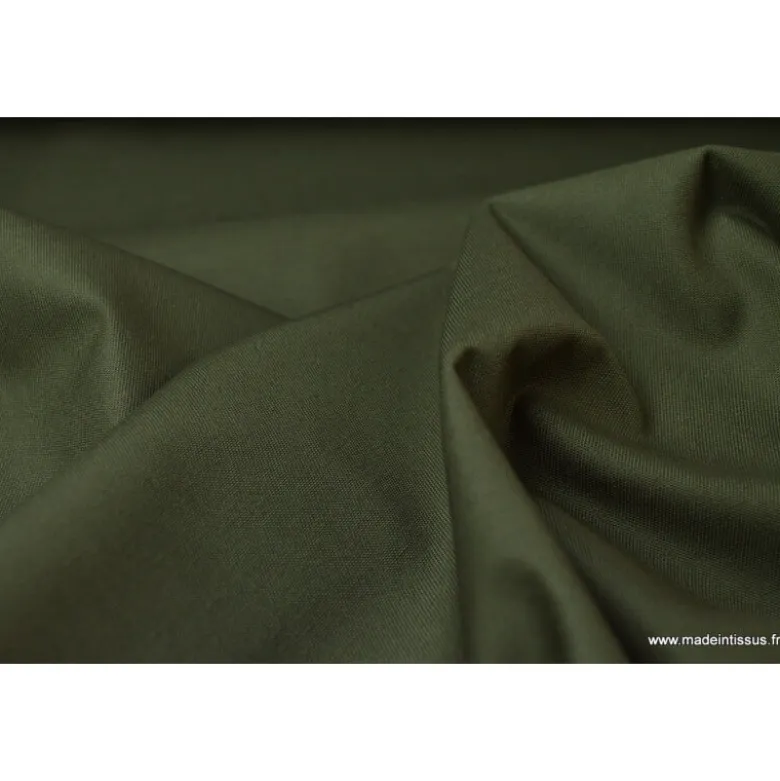 Tissu Gabardine enduite étanche kaki foncé.