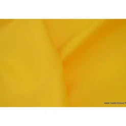 Tissu Gabardine enduite étanche jaune.