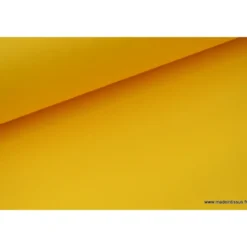 Tissu Gabardine enduite étanche jaune.