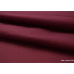 Tissu Gabardine enduite étanche bordeaux.