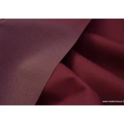 Tissu Gabardine enduite étanche bordeaux.