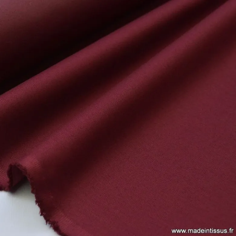Tissu Gabardine enduite étanche bordeaux.
