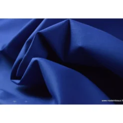 Tissu Gabardine enduite étanche bleu royal.