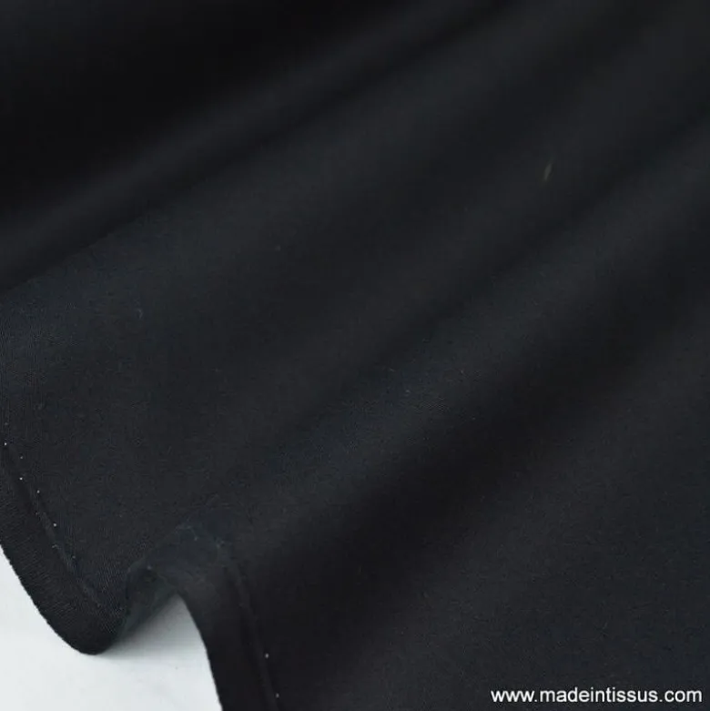 Tissu Gabardine enduite étanche noir.