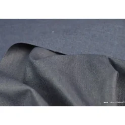 Tissu gabardine polyester viscose enduite étanche jean.