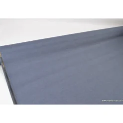 Tissu gabardine polyester viscose enduite étanche jean.