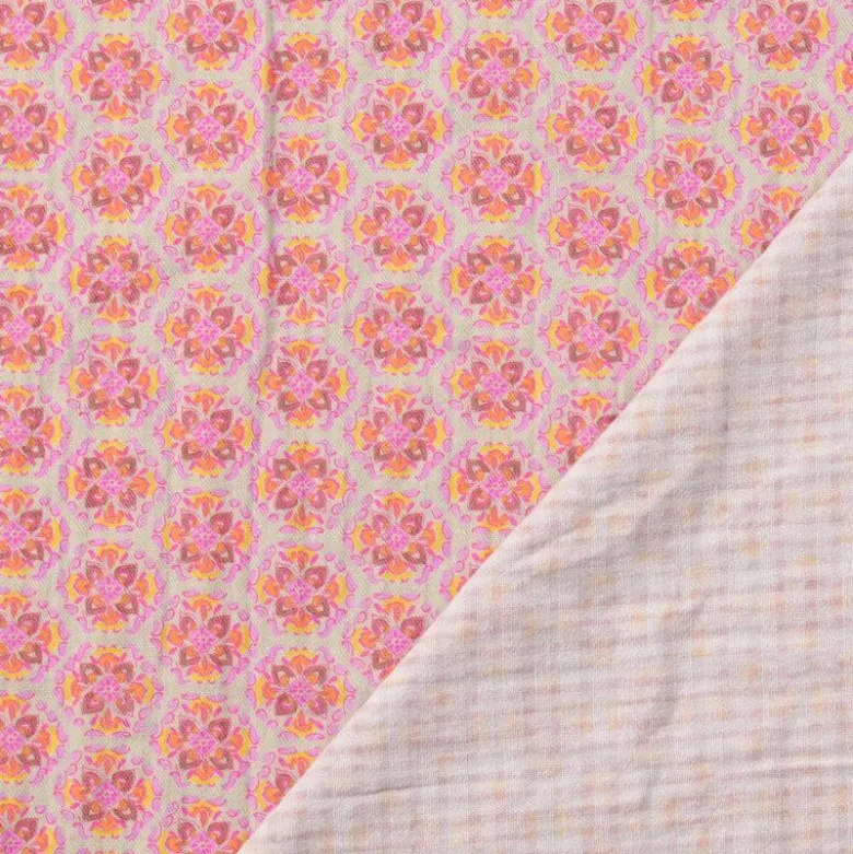 Tissu gaufré en coton motifs floraux graphique roses
